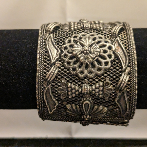 Incredible vintage wide cuff filigree bracelet - Picture 2 of 6